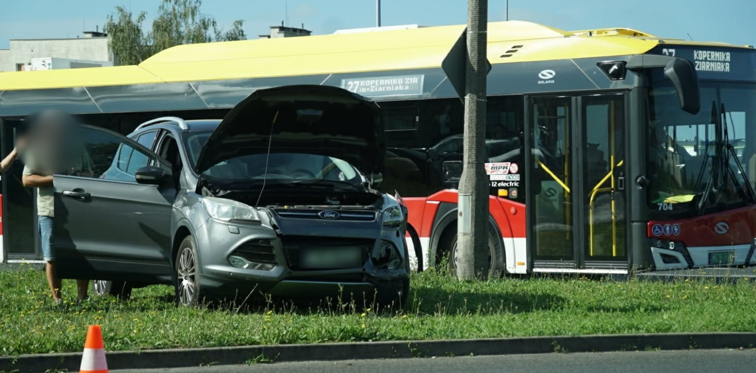 Inowrocław - Zderzenie na Szarych Szeregów. Na miejscu służby, są utrudnienia