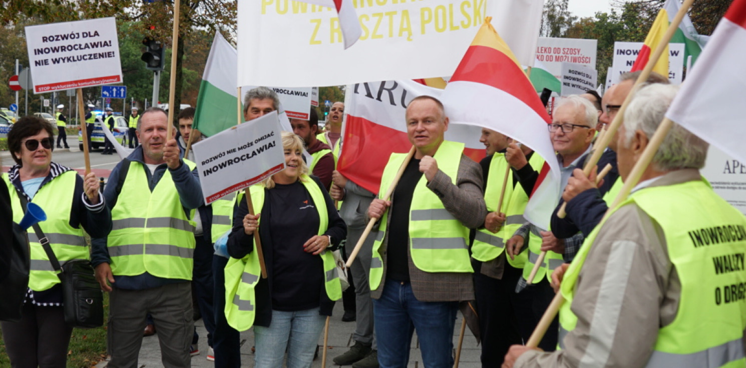 Inowrocław - "Inowrocław nie da się wykluczyć!" Protest w Warszawie [LIVE]