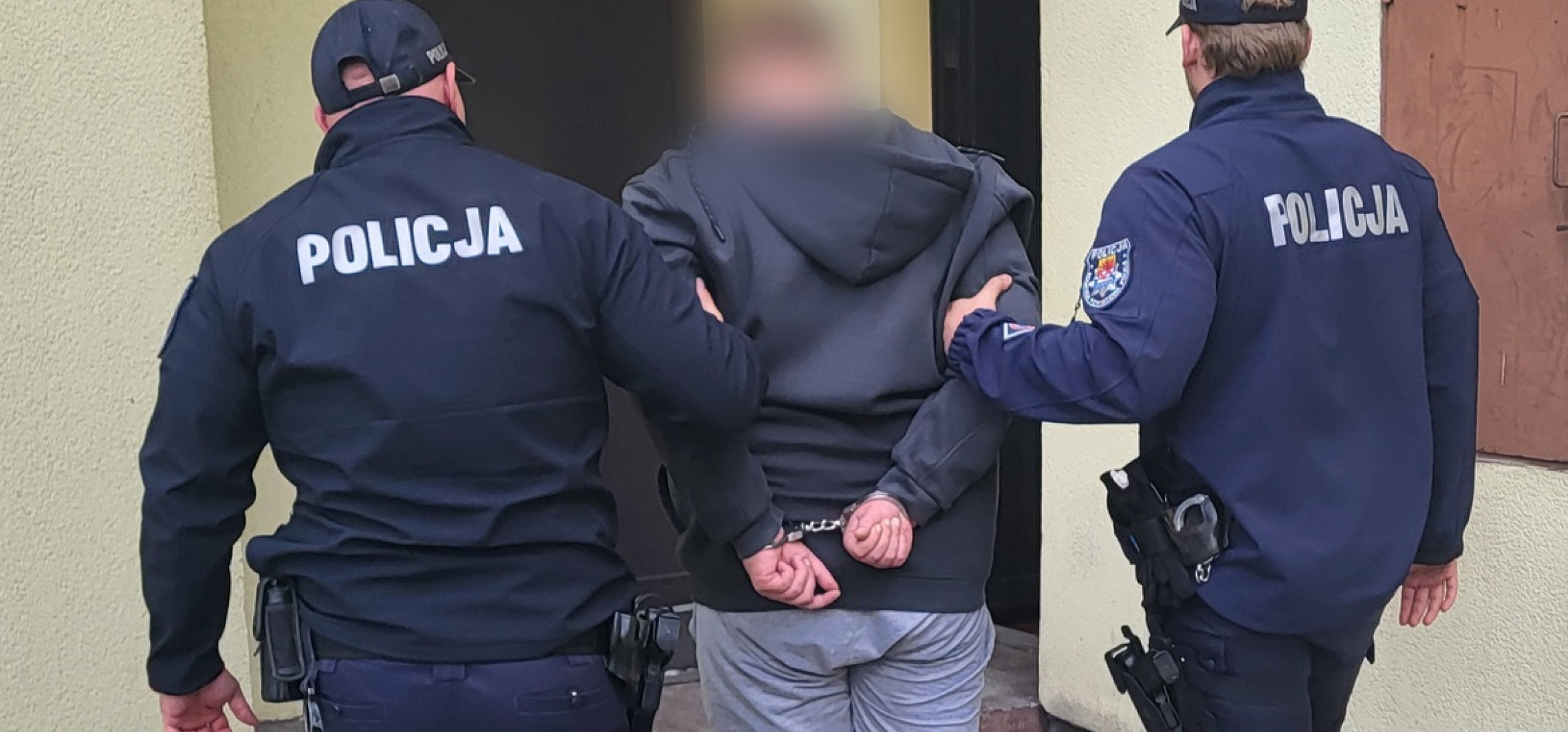 Agresywny 36-latek zaatakował policjanta. Groził mu śmiercią