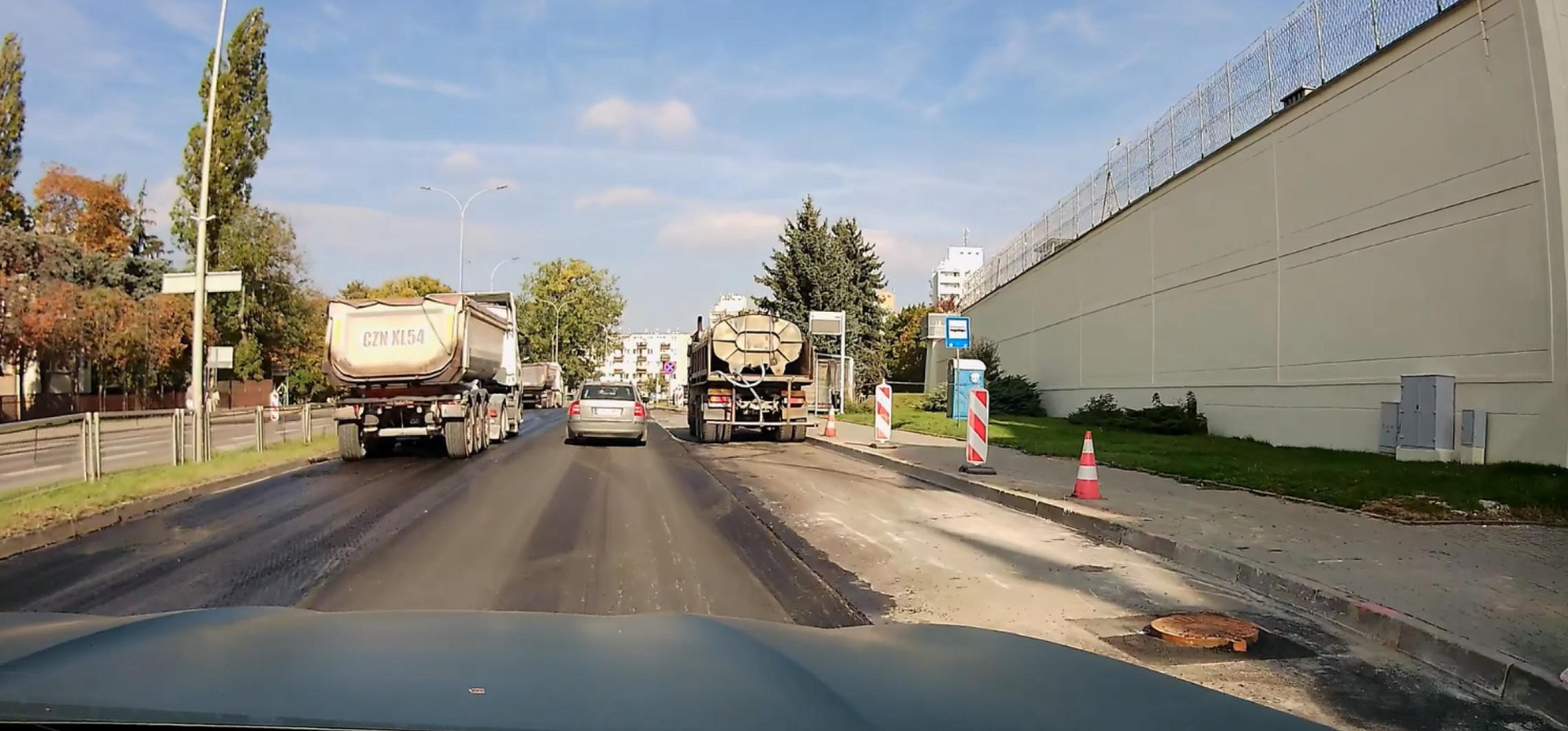 Na al. Kopernika kładą nowy asfalt
