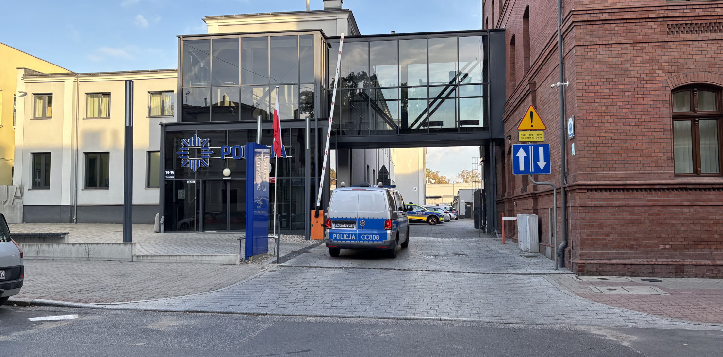 Inowrocław - Zakrwawiony 37-latek z nożem wtargnął do komendy policji