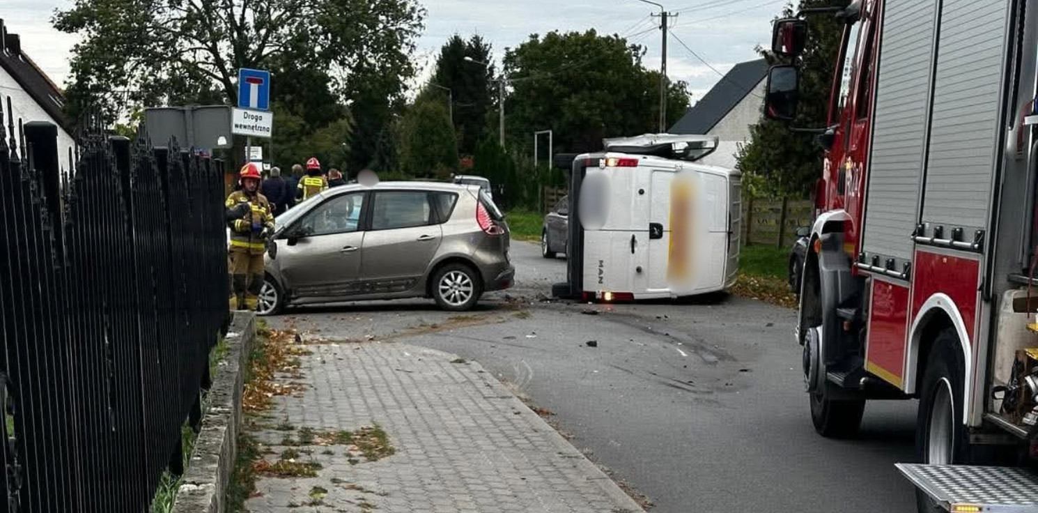 Gmina Inowrocław - Wypadek w Balczewie. Jedno auto na boku
