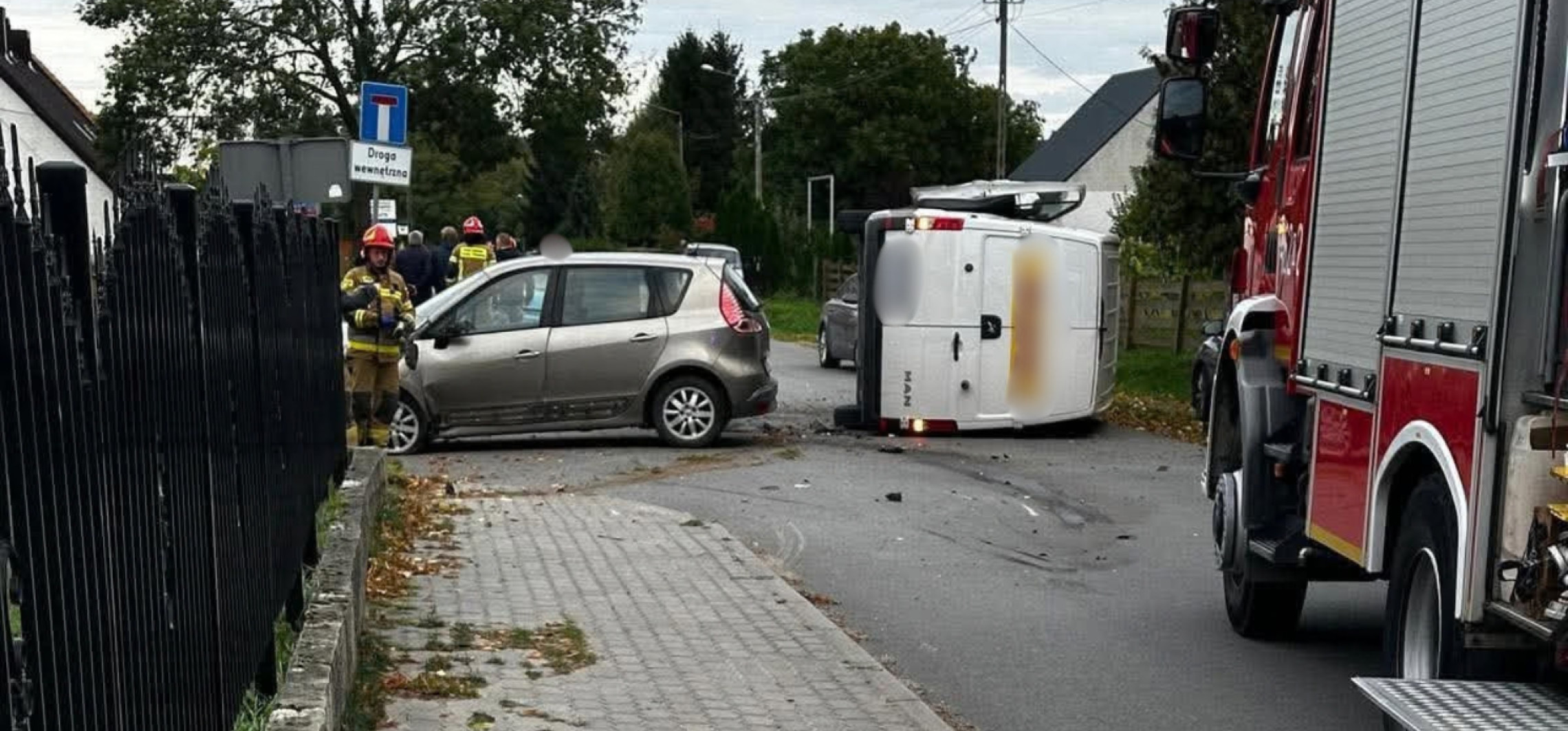 Wypadek w Balczewie. Jedno auto na boku