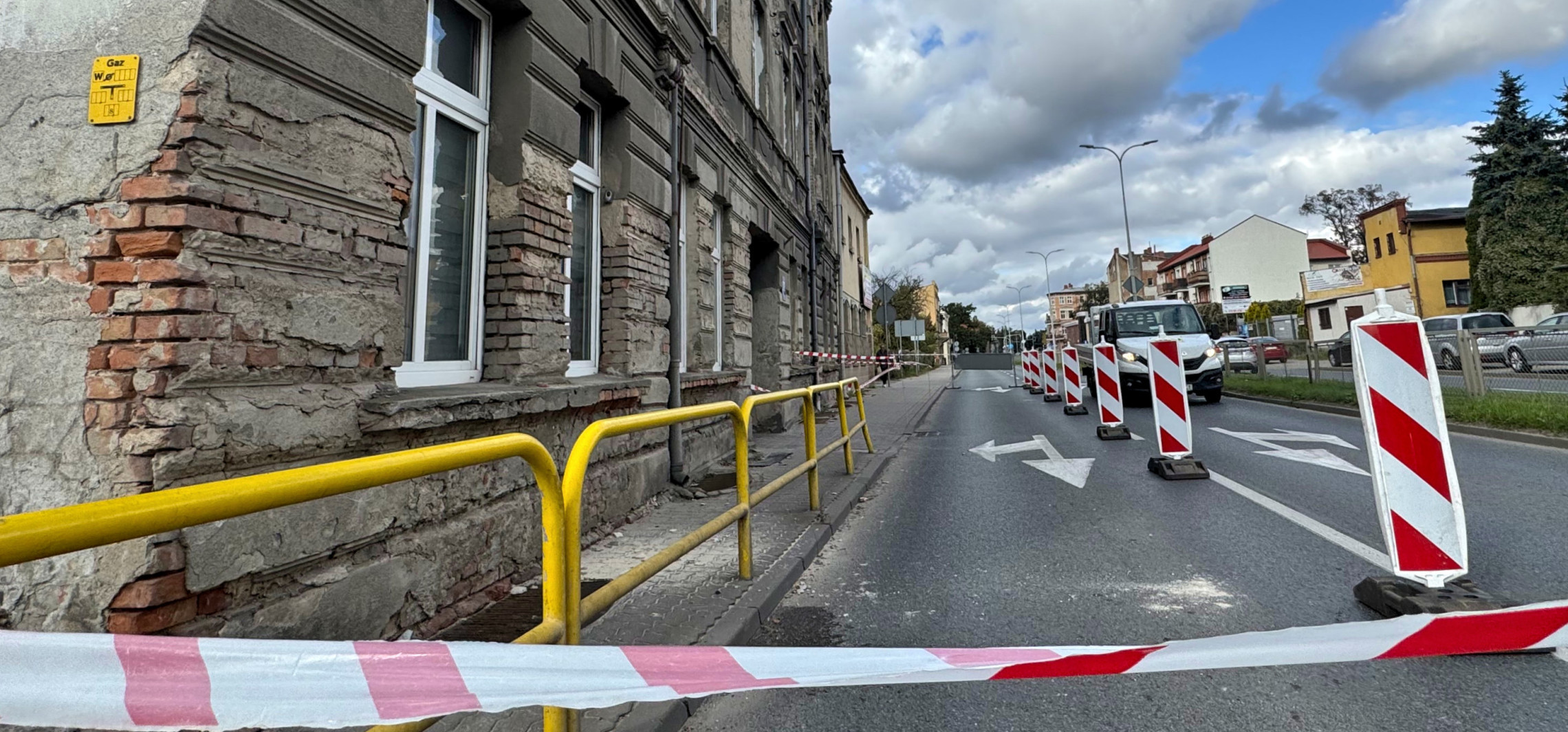 Utrudnienia na Staszica. Przez sypiący się tynk