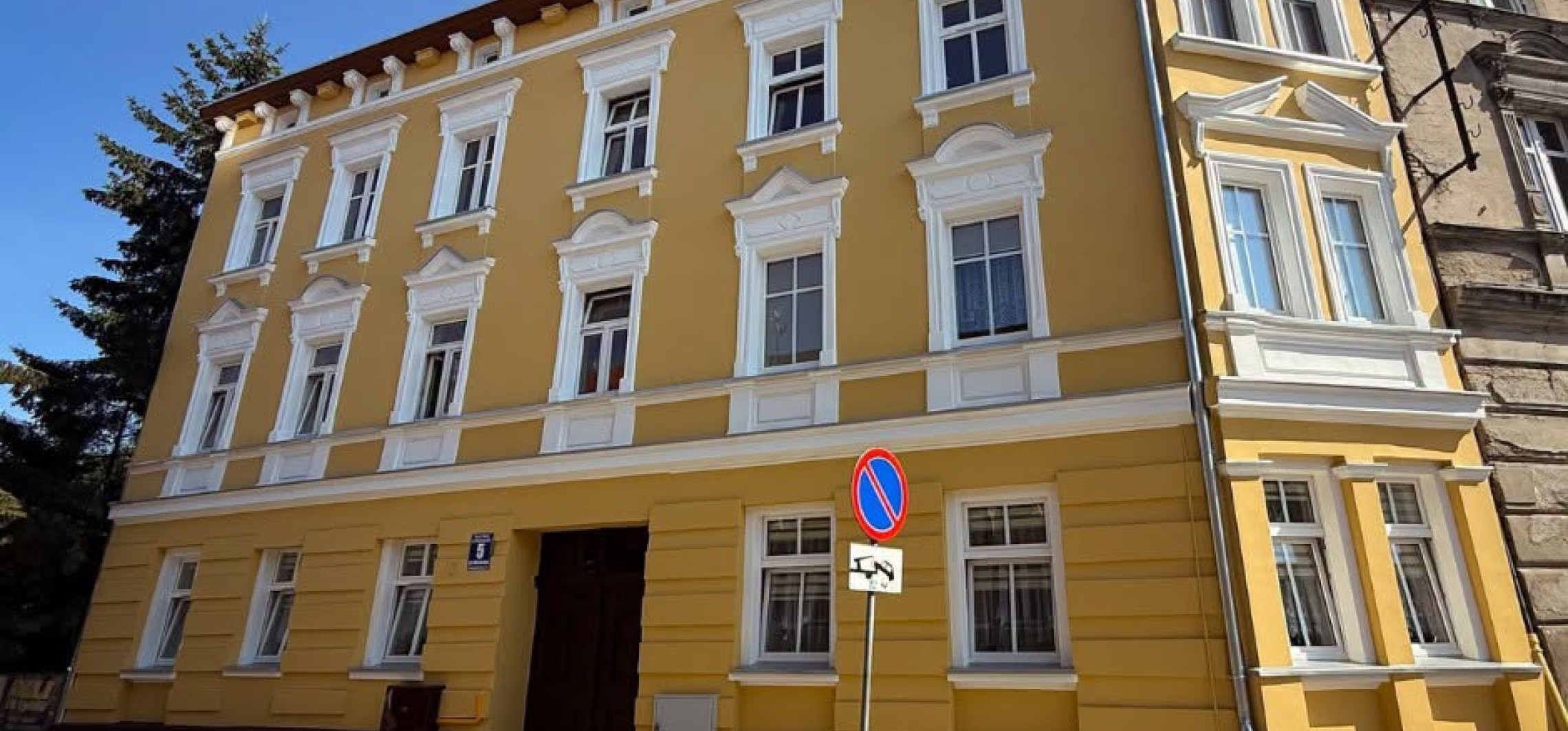 Z siedmiu miejskich kamienic znikną kopciuchy