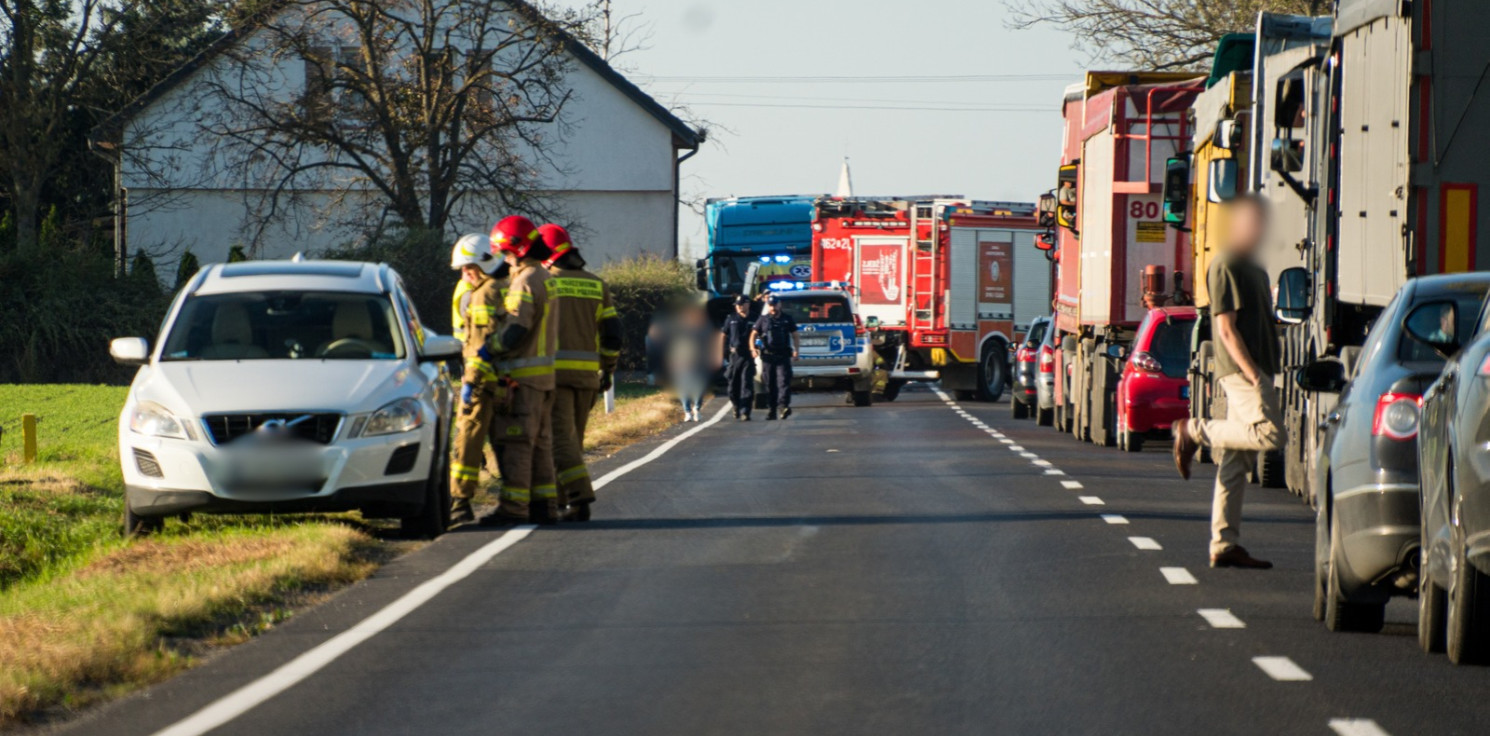 Gmina Inowrocław - Droga krajowa w Jaksicach była zablokowana po zderzeniu dwóch aut