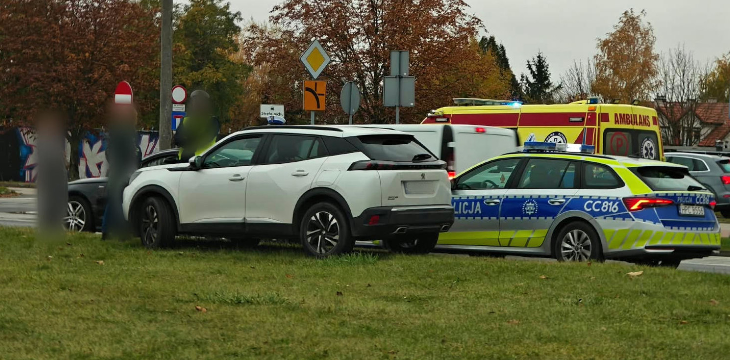 Inowrocław - Zderzenie dwóch aut na osiedlu Rąbin