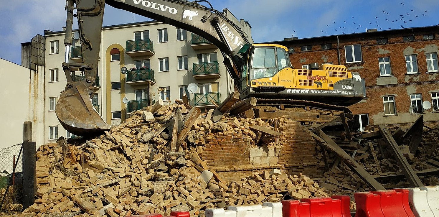 Inowrocław - Burzą starą ruderę na Cegielnej