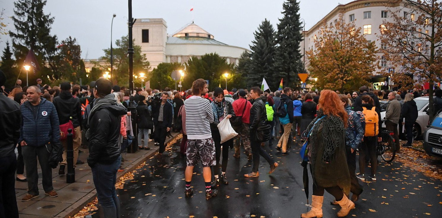 Kraj - Protest przed Sejmem przeciwko zakazowi edukacji seksualnej