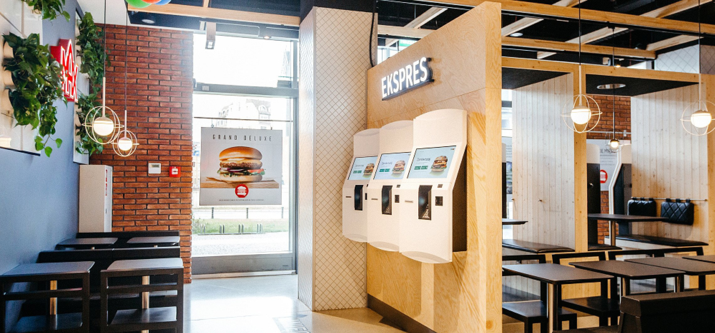 Kraj - Sieć MAX Burgers w restauracjach w Polsce oferuje menu 'pozytywne dla klimatu'