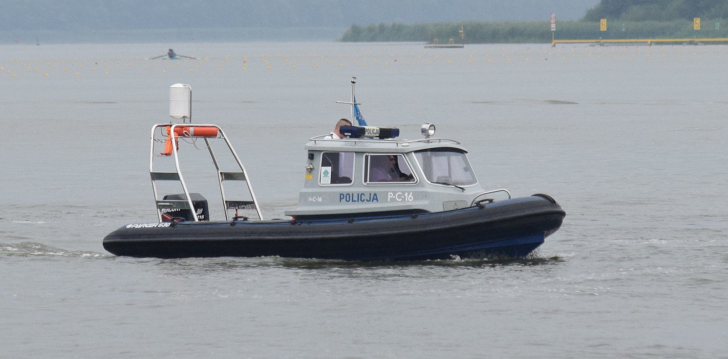Pakość.online - Dopłynął do brzegu i zaczął uciekać
