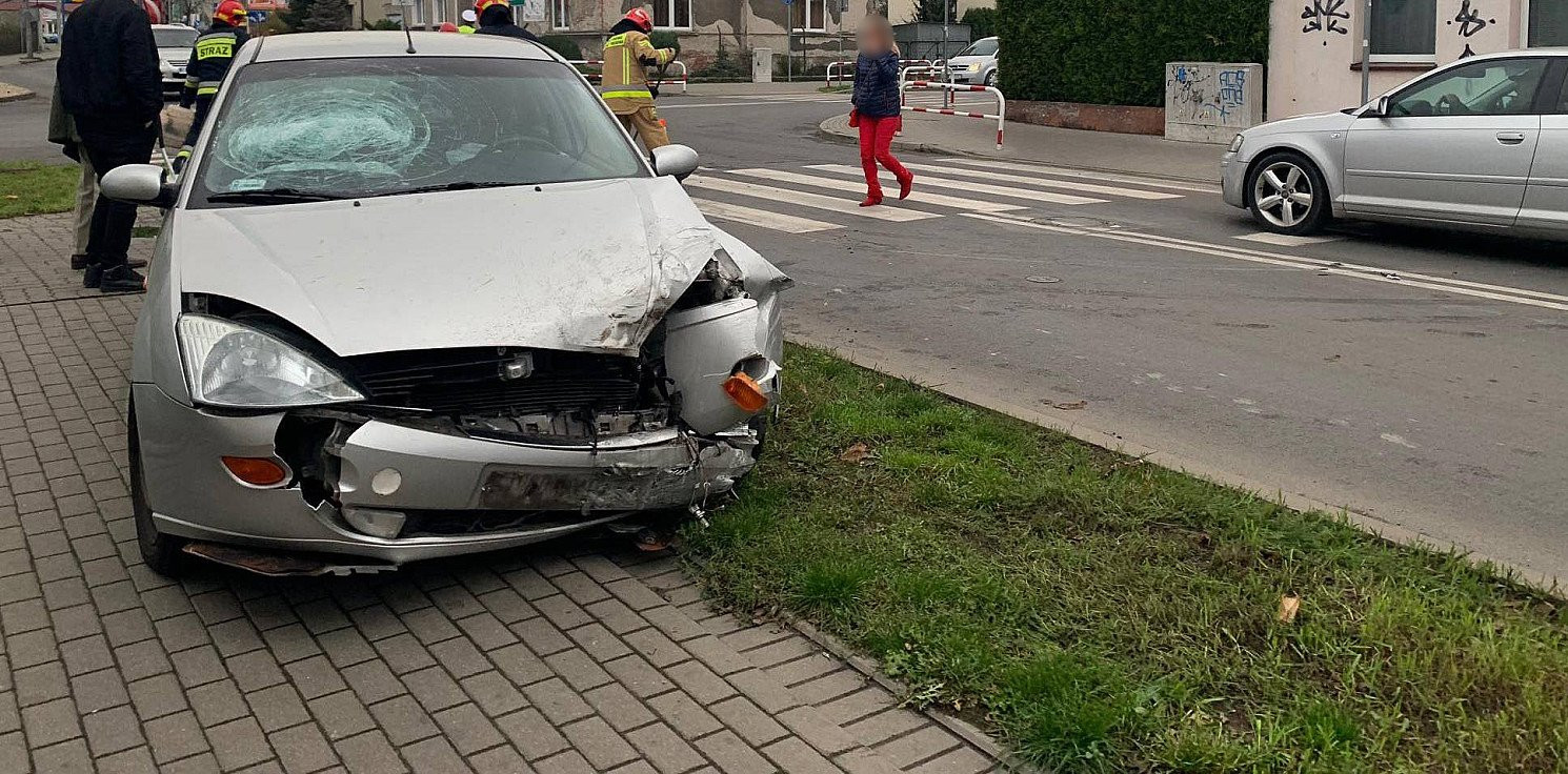 Inowrocław - Zderzenie audi i forda na Jacewskiej