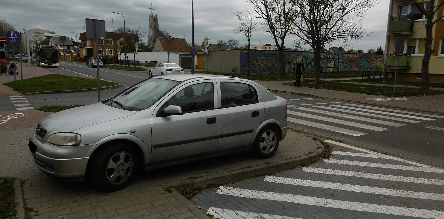 Inowrocław - Parkują tam, gdzie nie wolno