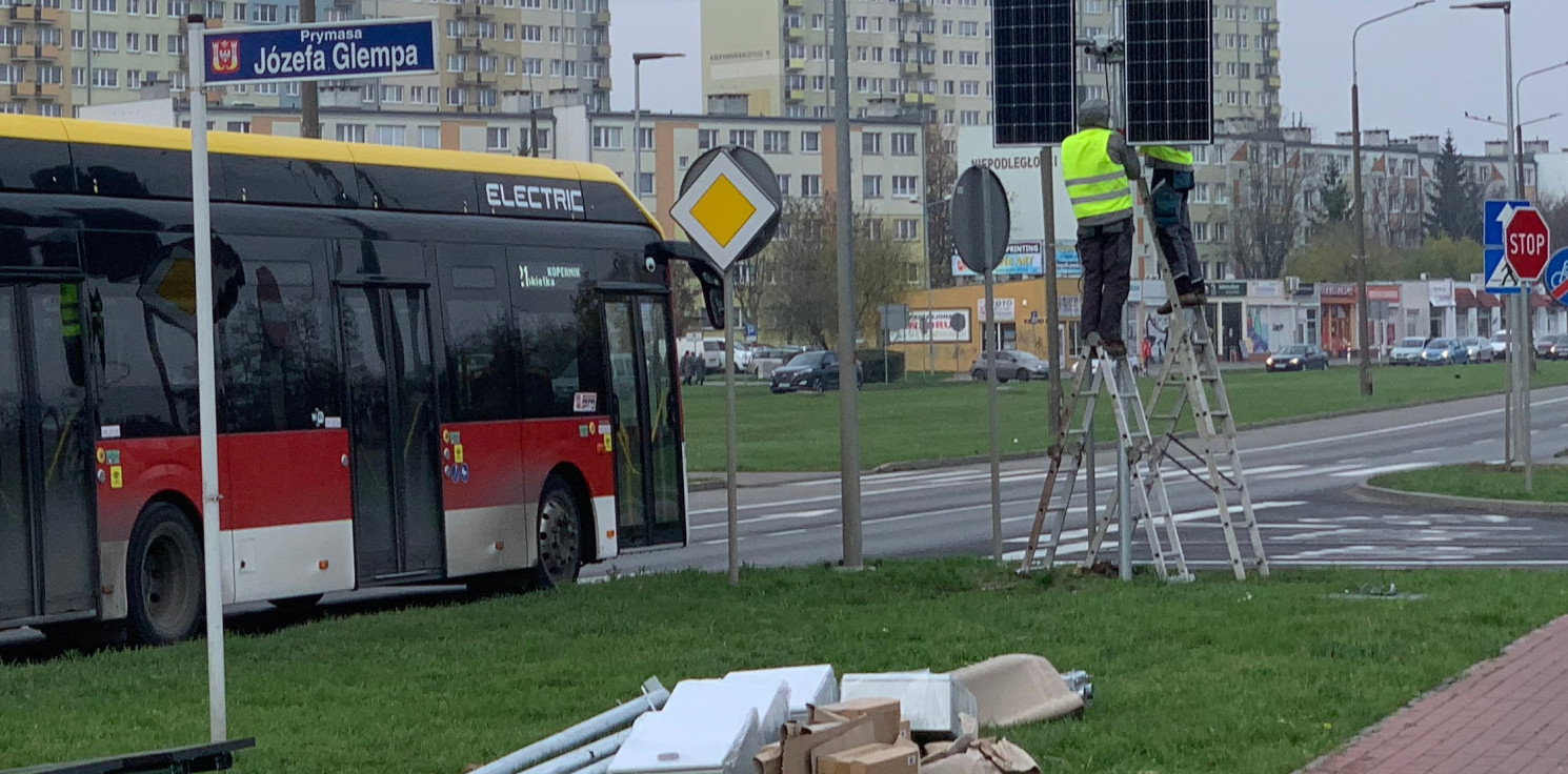 Inowrocław - Na Rąbinie montują nowe baterie słoneczne