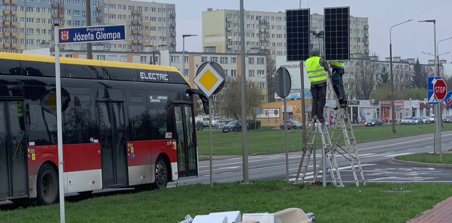 Inowrocław - Na Rąbinie montują nowe baterie słoneczne