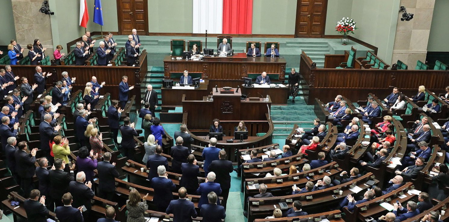 Kraj - Sejm będzie kontynuował prace nad podwyżką akcyzy na napoje alkoholowe i wyroby tytoniowe 