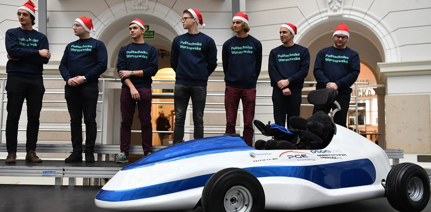 Kraj - Studenci skonstruowali elektryczny bolid dla niepełnosprawnego chłopca