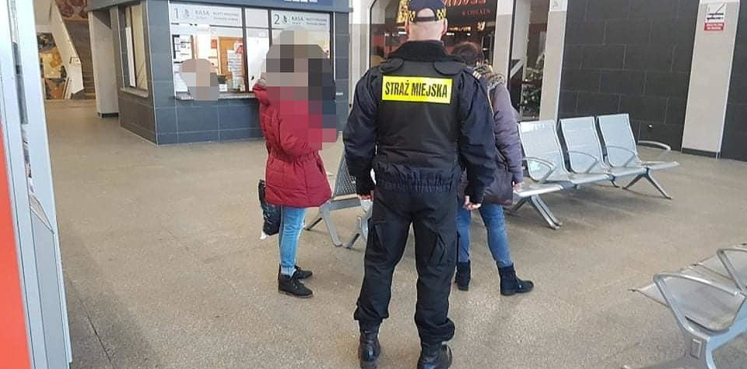 Inowrocław - Pomogli bezdomnej wrócić do rodzinnego miasta