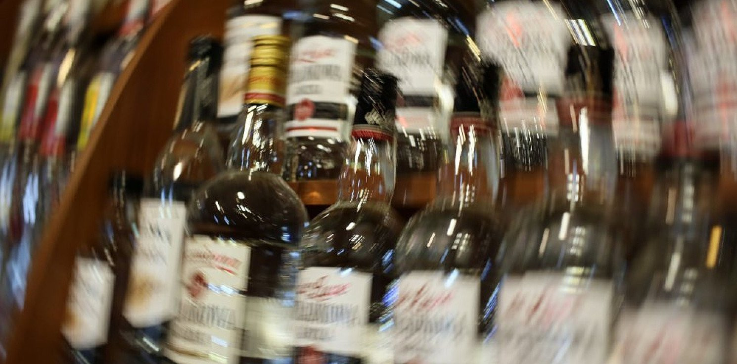 Kraj - Senat odrzucił ustawę podnoszącą akcyzę na alkohole i wyroby tytoniowe