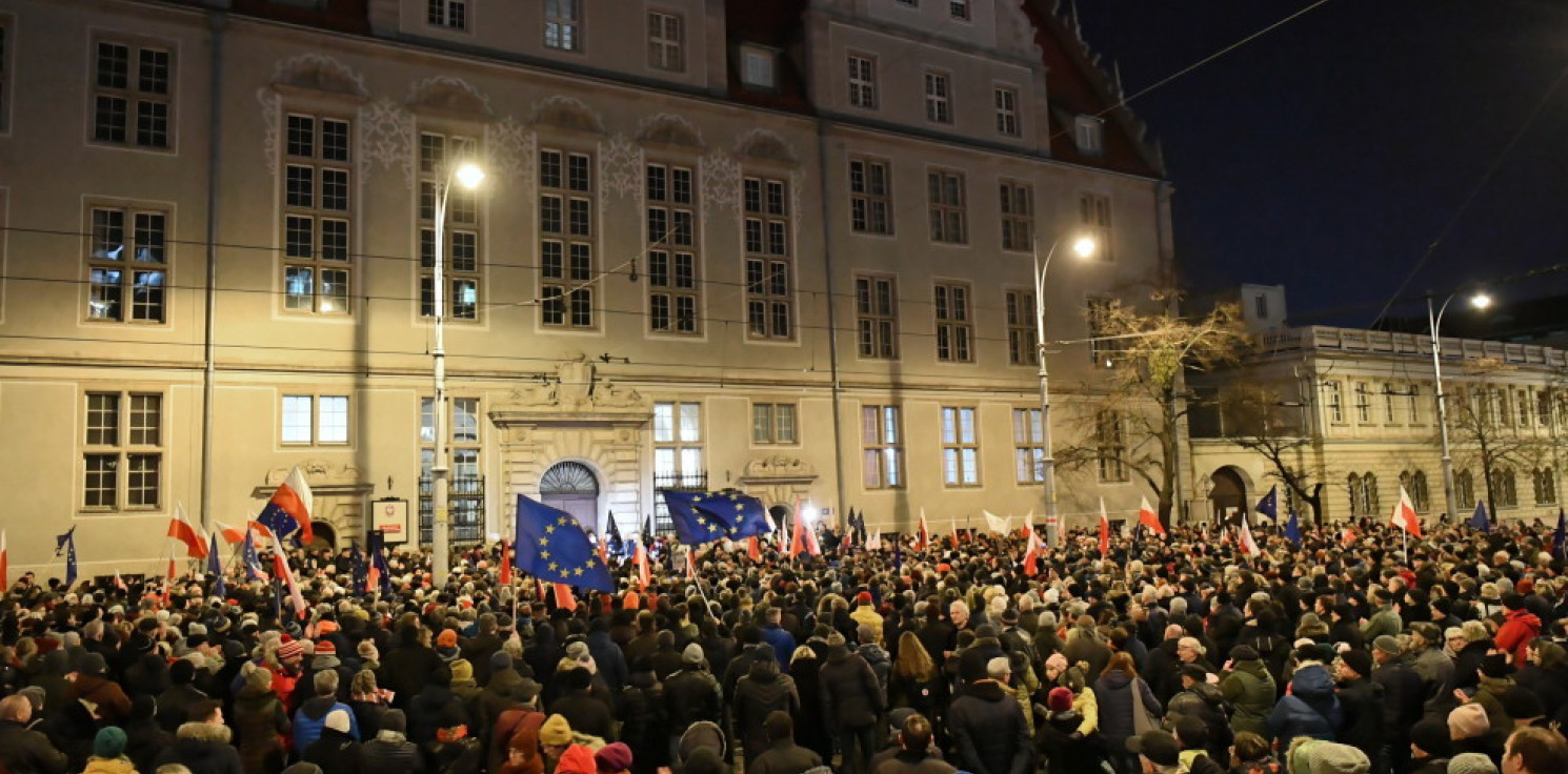 Kraj - Protesty w polskich miastach przeciwko zmianom w sądownictwie