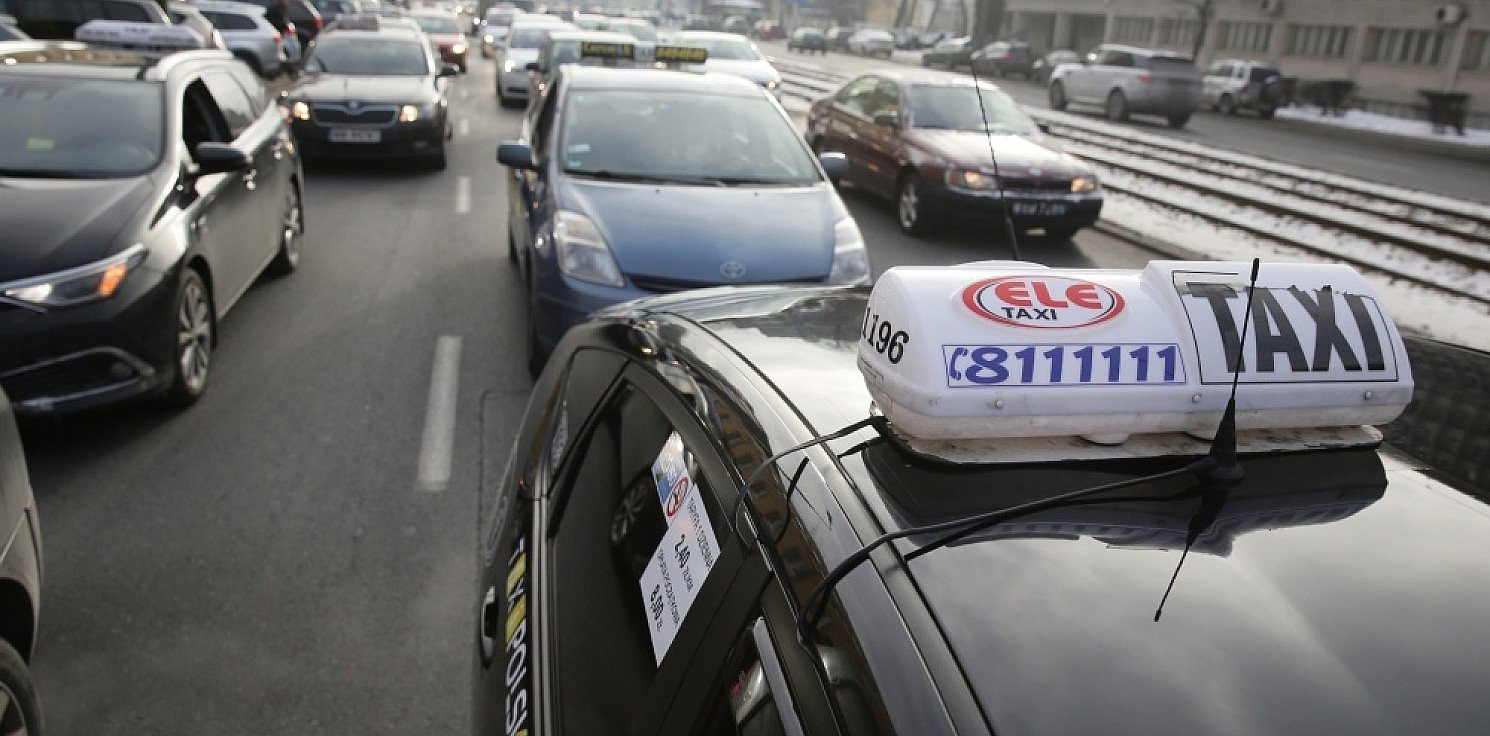 Kraj - Wchodzi w życie nowela ustawy o transporcie drogowym tzw. "lex Uber"