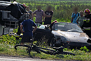 Wypadek w Borkowie. Porsche w rowie