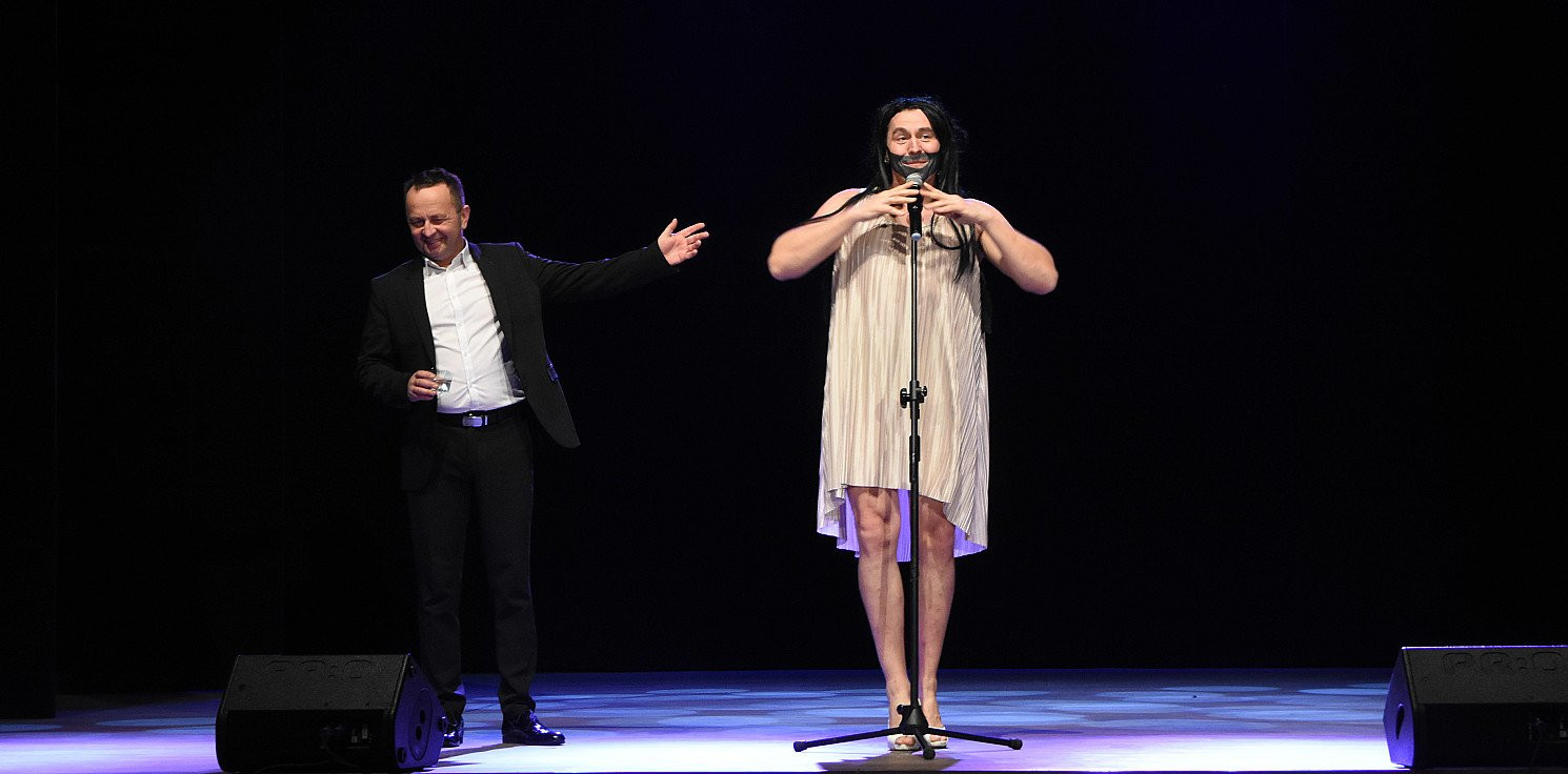 Inowrocław - Wystawa i kabaret u INA na imieninach