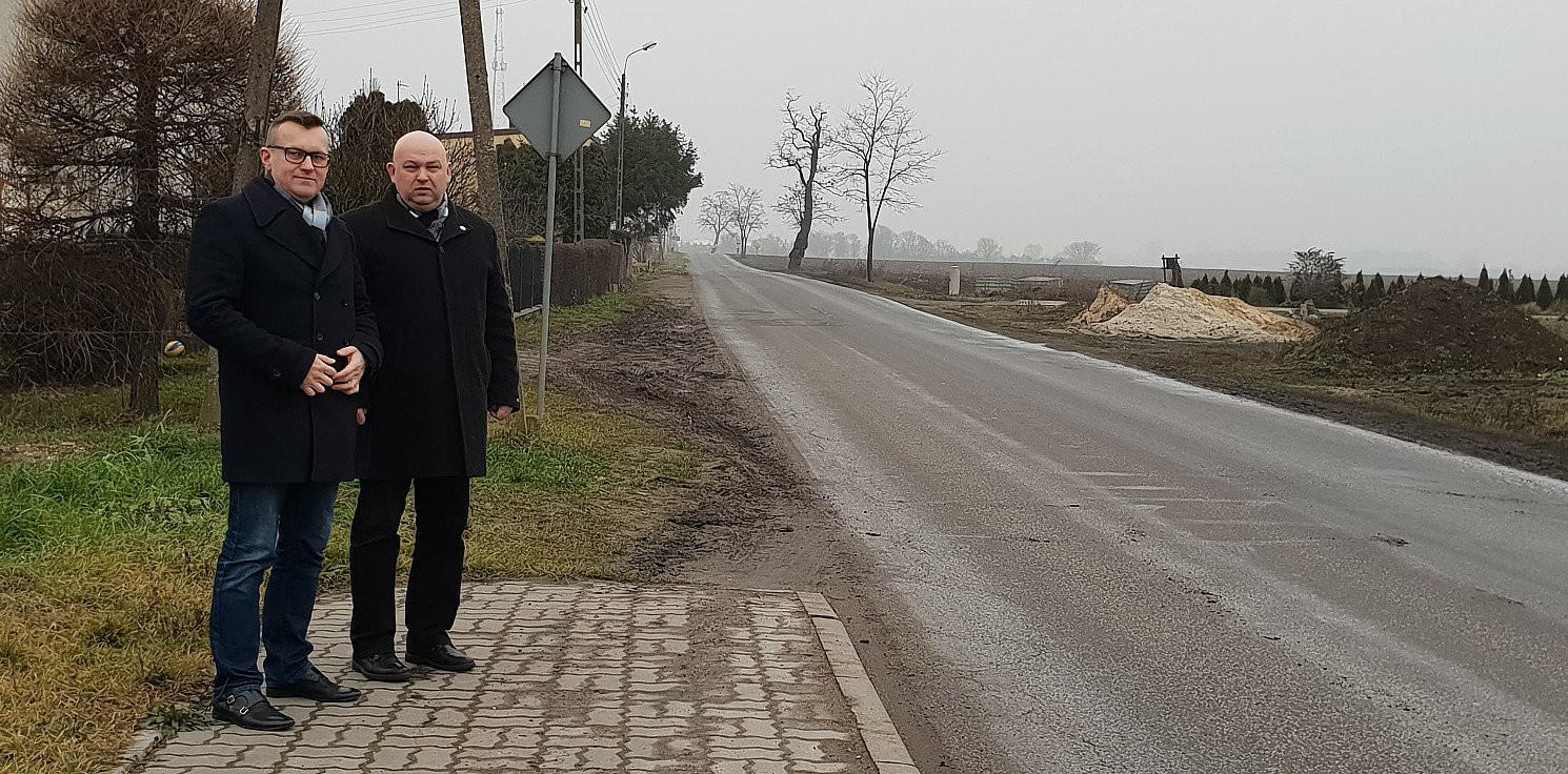 Inowrocław - Apelują o budowę chodnika ze ścieżką rowerową