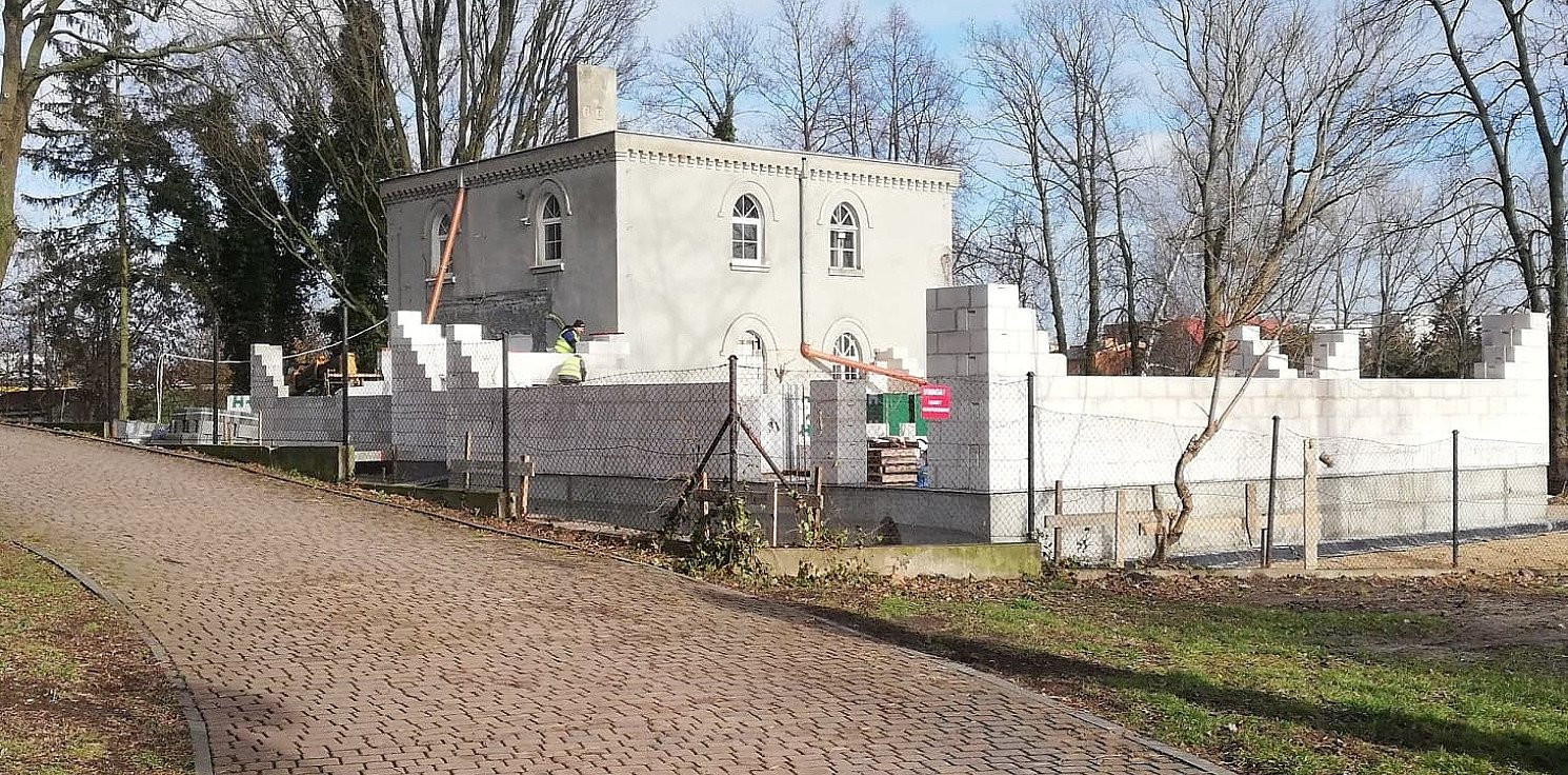 Kruszwica.online - Trwa budowa nowej siedziby parku w Kruszwicy