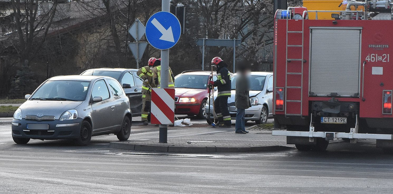 Inowrocław - Kolizja dwóch yarisów przy straży pożarnej