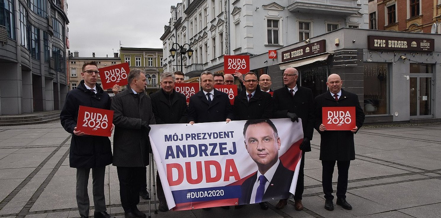 Inowrocław - Zbierają podpisy poparcia dla Andrzeja Dudy 