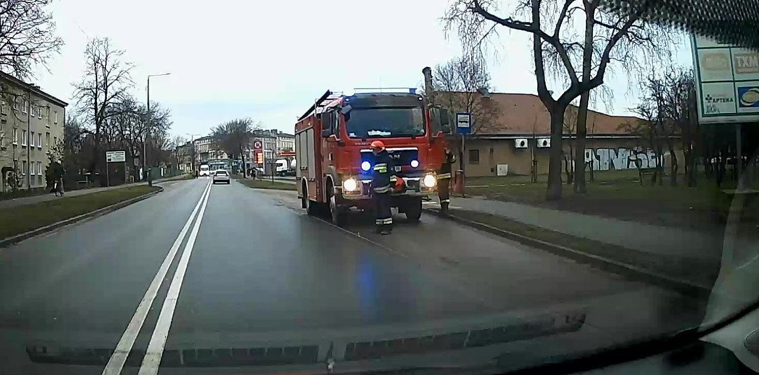 Inowrocław - Strażacy dezynfekują przystanki? Odpowiadamy