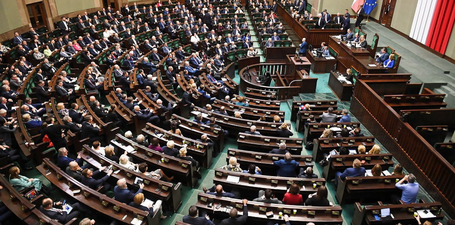 Kraj - Sejm uchwalił ustawę ws. szczególnych rozwiązań związanych z koronawirusem