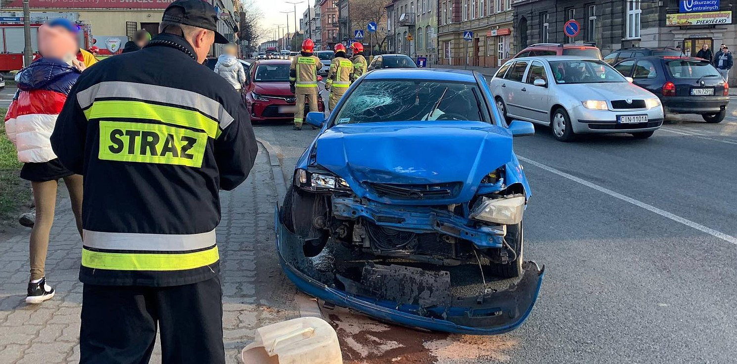 Inowrocław - Zderzenie trzech aut na Dworcowej