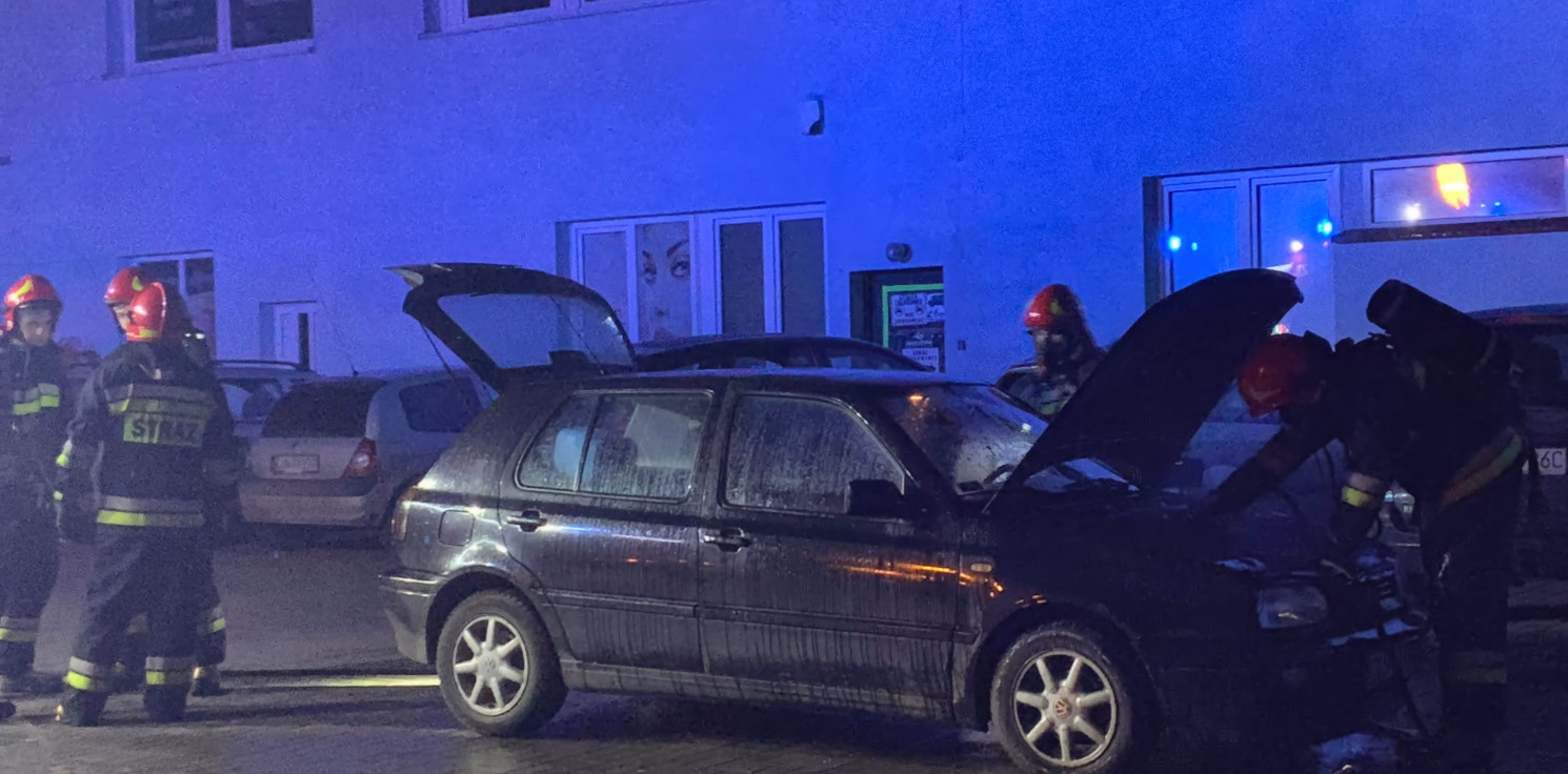 Inowrocław - Wieczorny pożar auta na os. Toruńskim