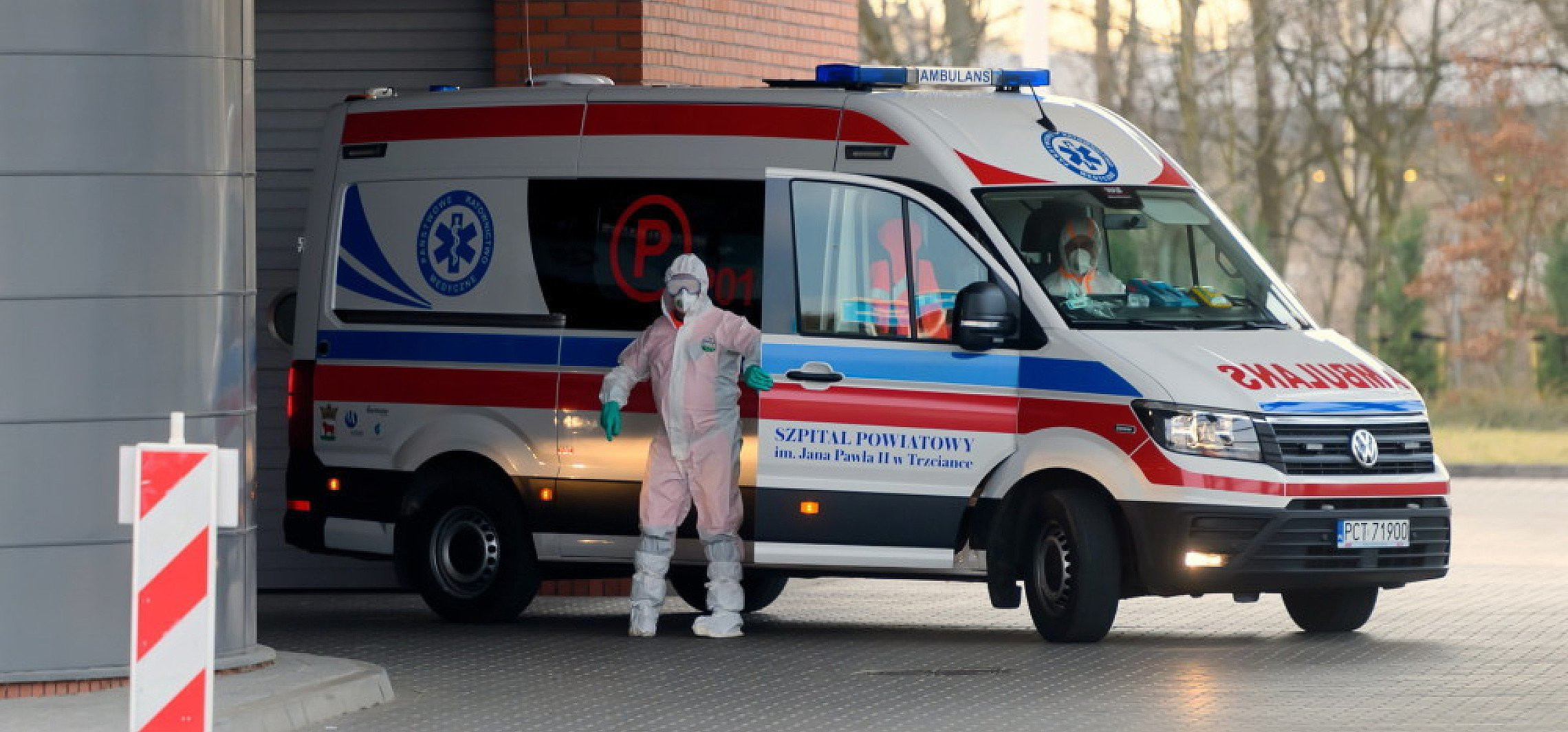 Kraj - MZ: liczba zarażonych koronawirusem w Polsce wzrosła do 411 osób; 5 osób zmarło 