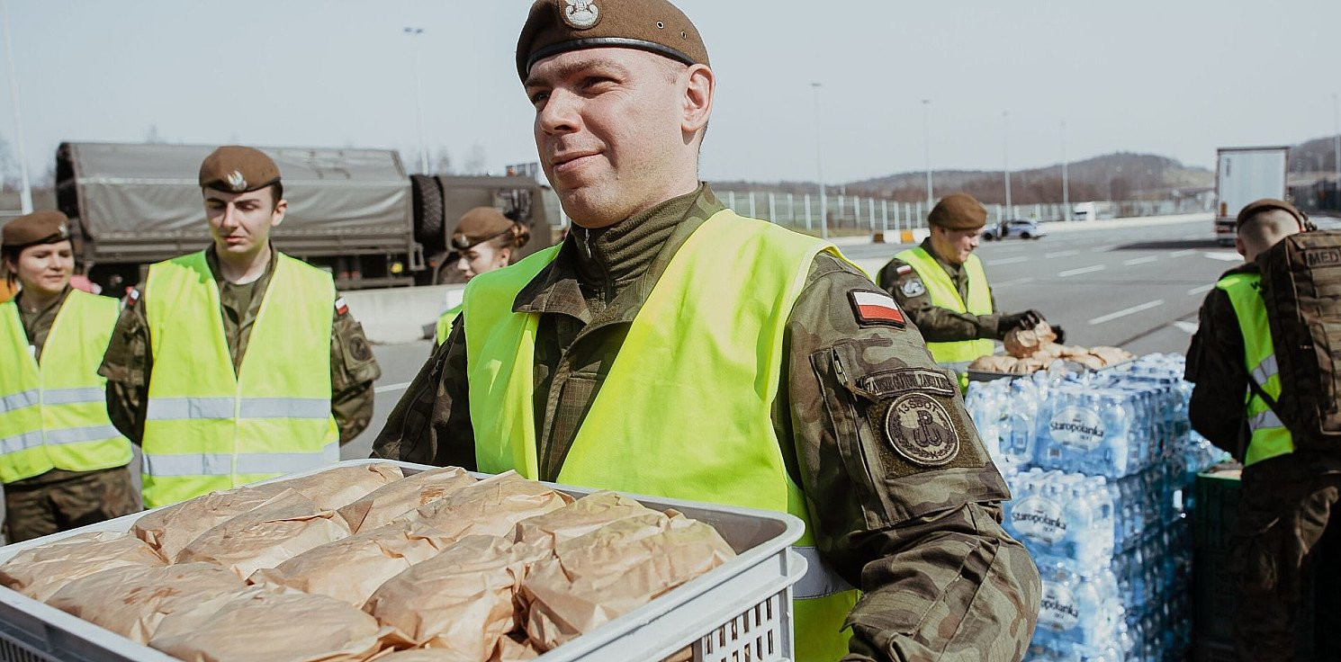Region - Pomagają starszym, dostarczają żywność i leki