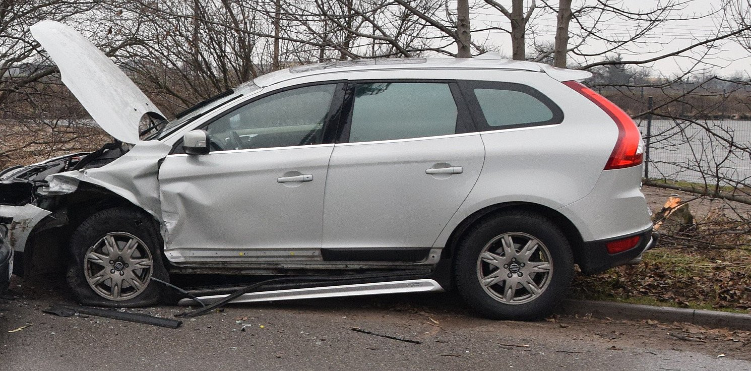 Pakość.online - Pijany po pościgu uderzył w radiowóz