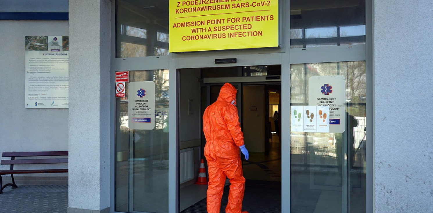 Kraj - Łącznie w Polsce 2055 przypadków zakażenia koronawirusem, 31 zgonów