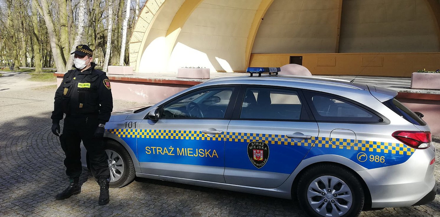 Inowrocław - Chodziła z kijkami po Solankach. Interweniowali strażnicy