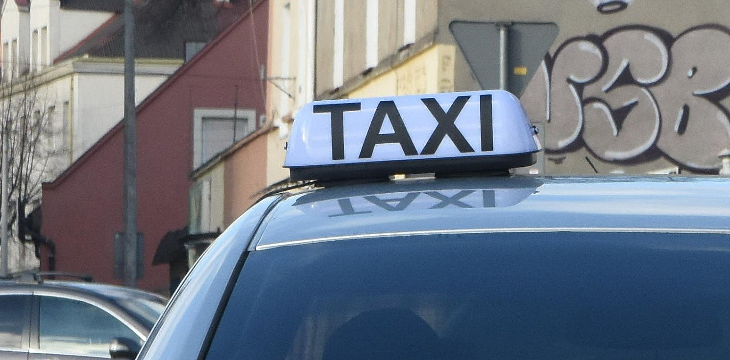 Inowrocław - Troskliwy taksówkarz zaopiekował się pasażerką