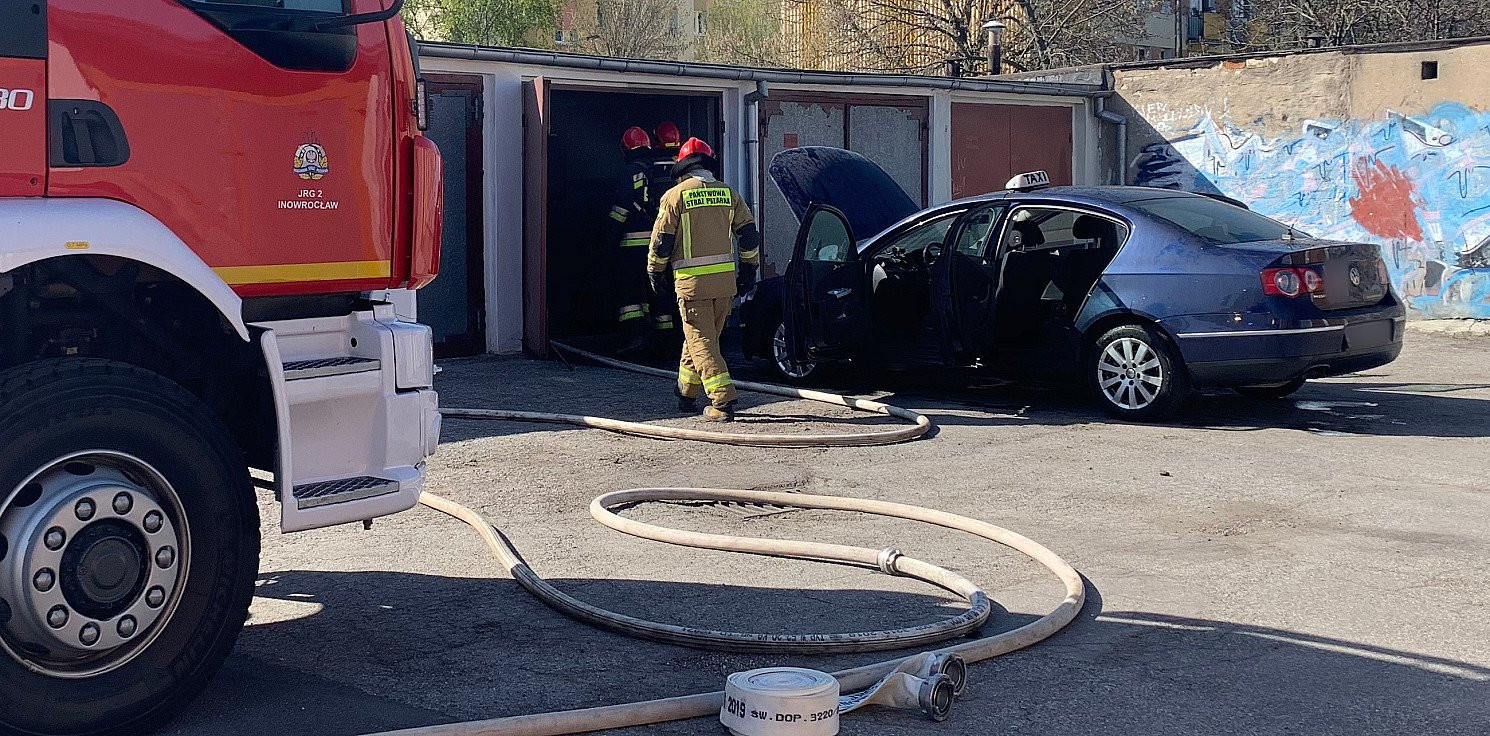 Inowrocław - Pożar garażu. Auto udało się uratować