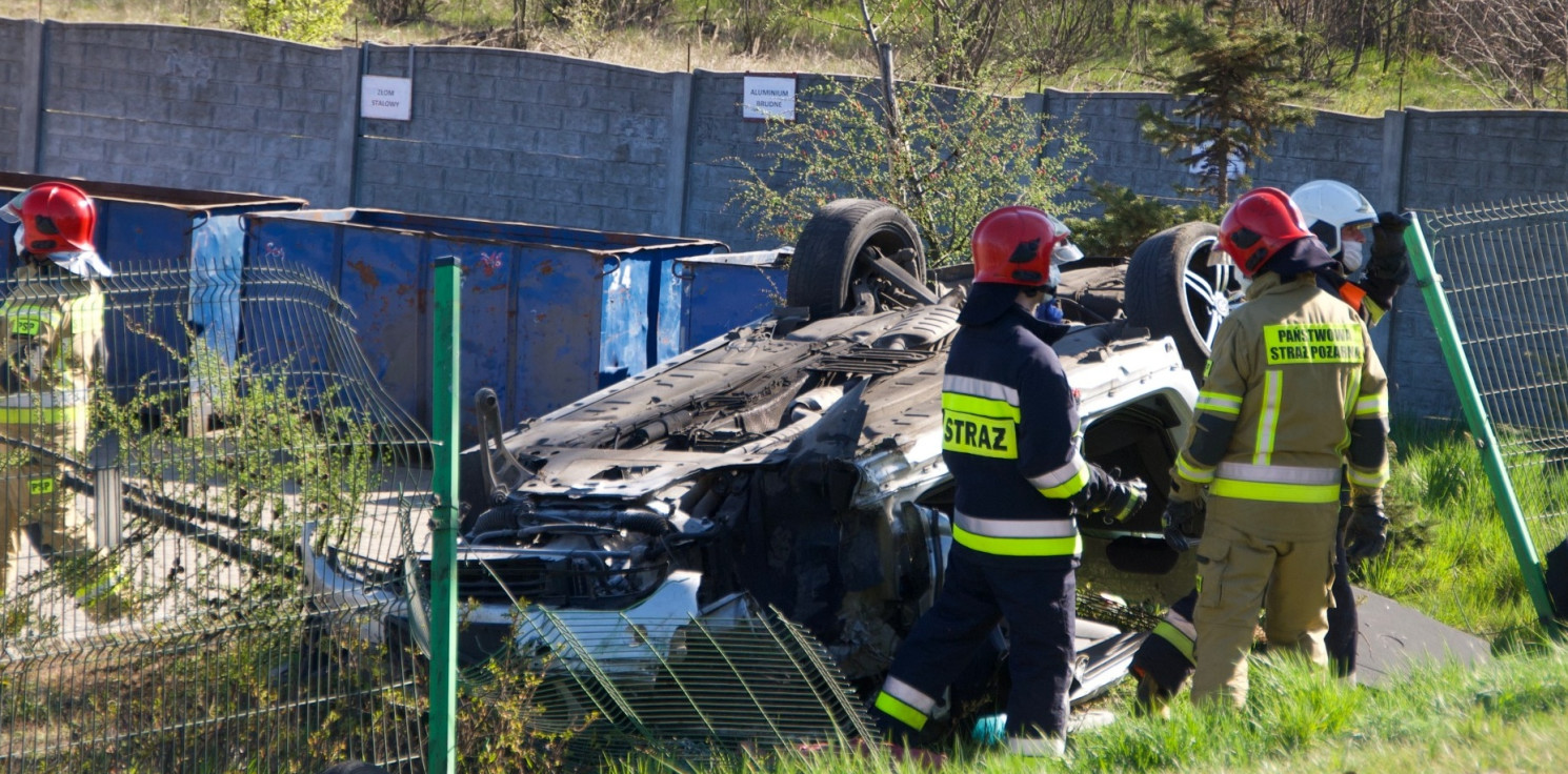 Strzelno - BMW dachowało, ford w rowie