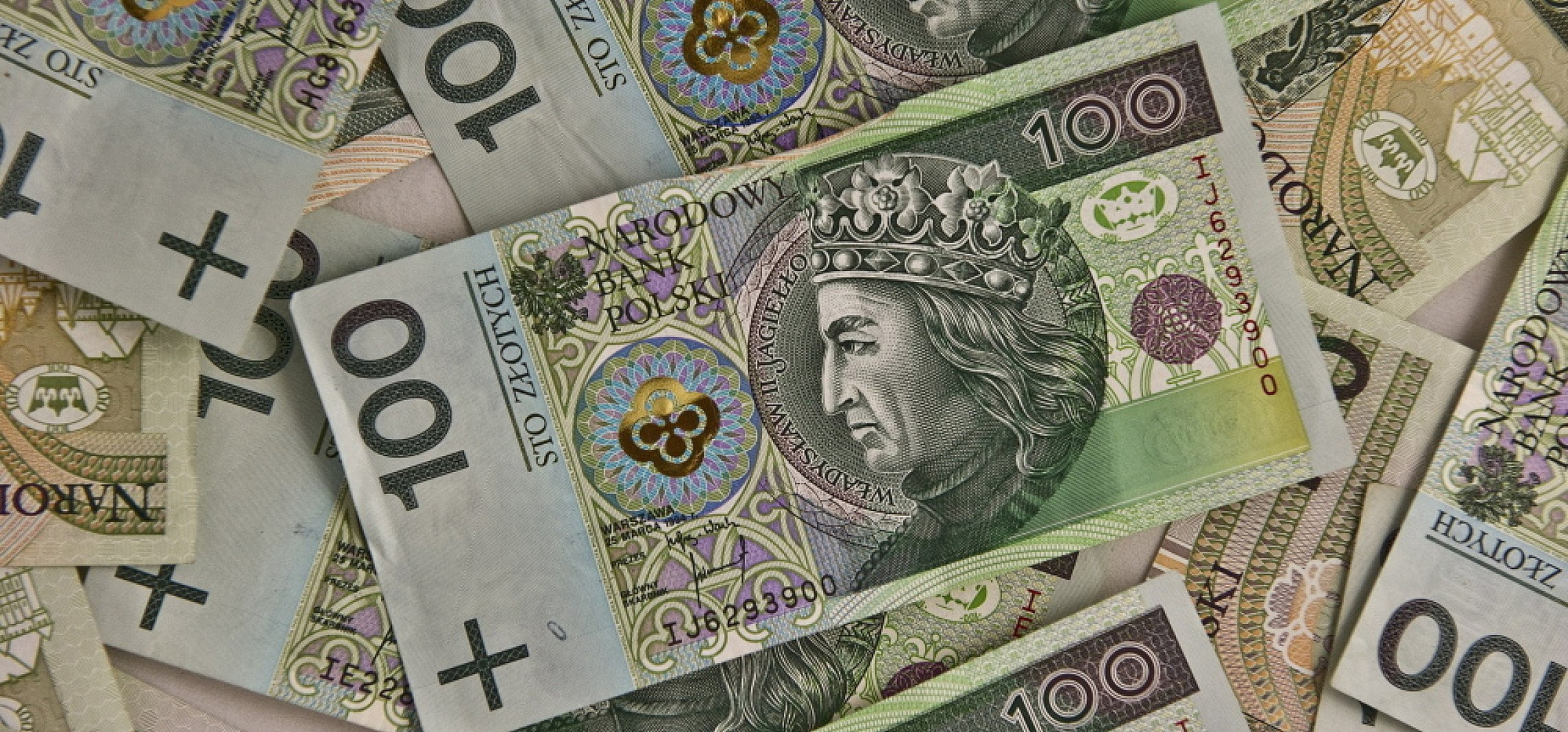 NBP: banknot w Polsce zużywa się średnio po 413 dniach