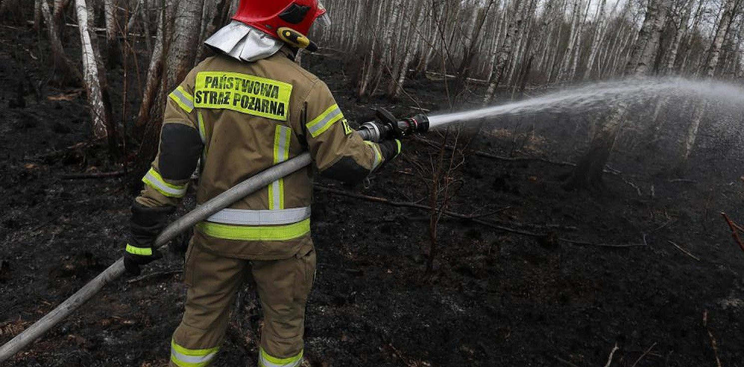 Kraj - Straż Pożarna: w weekend 1 745 pożarów, w tym 244 w lasach; zginęły trzy osoby