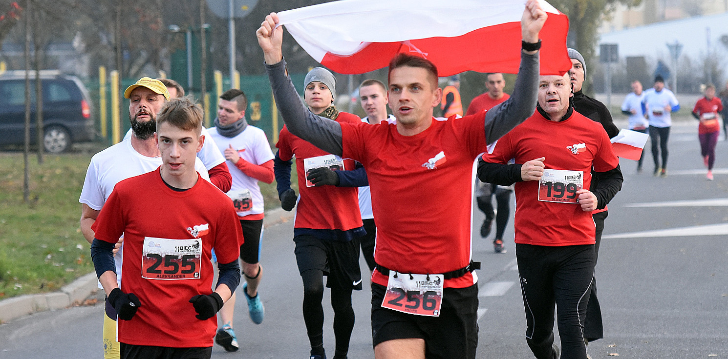 Inowrocław - Pobiegli dla uczczenia stulecia niepodległości