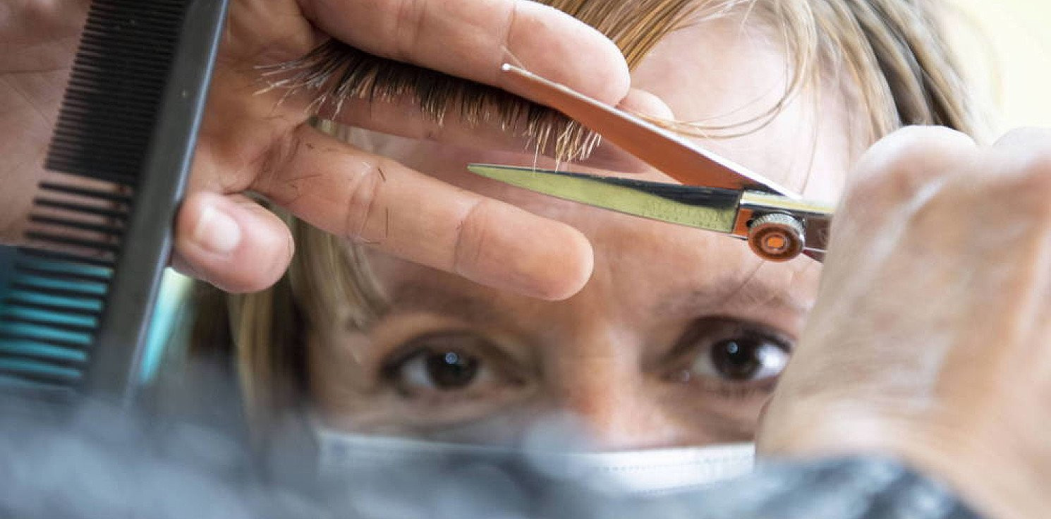 Kraj - Wieluń: 60 osób mogło zarazić się koronawirusem w salonie fryzjerskim
