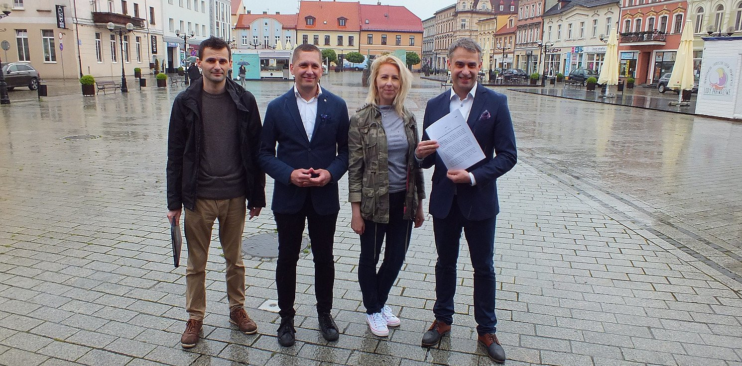 Inowrocław - Poseł Lewicy na Rynku o subwencjach i kolei