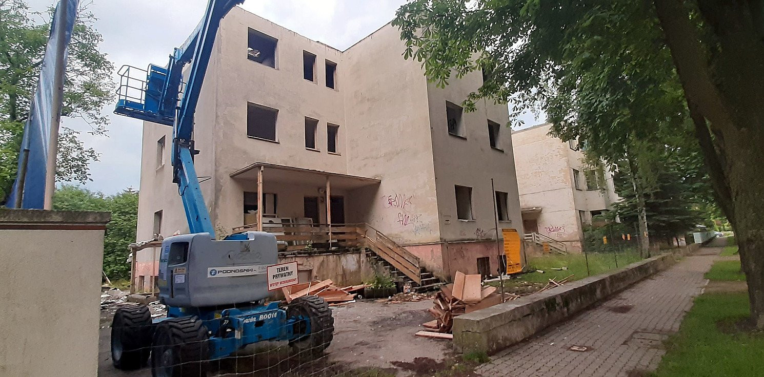 Inowrocław - Ruszyła rozbiórka części dawnego sanatorium