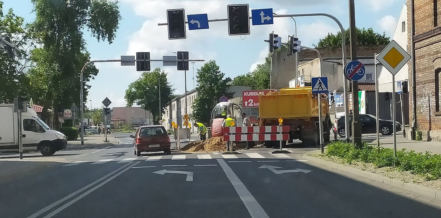 Inowrocław - Uwaga kierowcy. Rozkopane skrzyżowanie